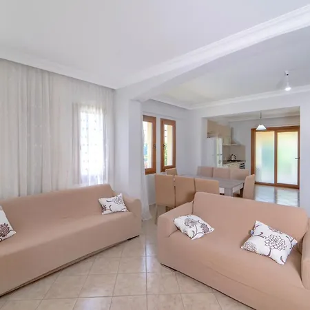 Chic With Pool And Garden 9 Min To Beach Villa